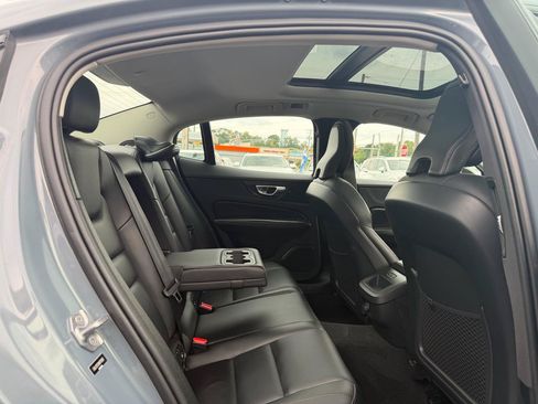 Used 2022 Volvo S60 B5 Momentum w/ Premium Package AWD/4WD image 26