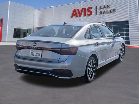 Used 2025 Volkswagen Jetta SE FWD image 6