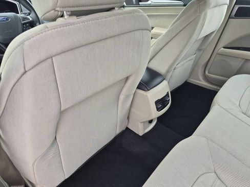 Used 2020 Ford Fusion SE FWD image 18
