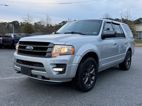 Used 2017 Ford Expedition Limited w/ Equipment Group 301A AWD/4WD image 11
