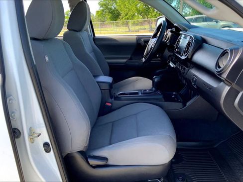 Used 2020 Toyota Tacoma SR w/ SR Convenience Package image 9