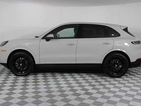 Certified 2024 Porsche Cayenne AWD/4WD image 2