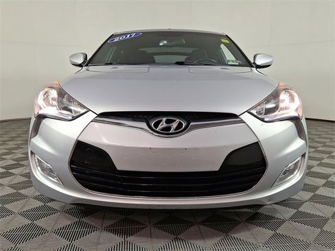 Used 2017 Hyundai Veloster Value Edition image 5