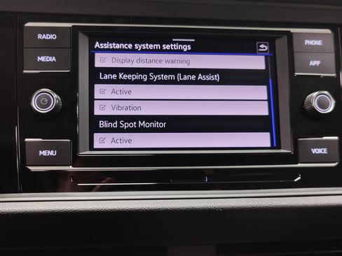 Used 2024 Volkswagen Jetta SE w/ Panoramic Sunroof Package image 8