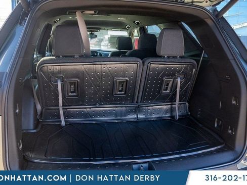 Used 2023 Chevrolet Traverse LT image 34