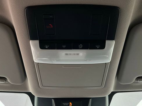 Used 2025 Nissan Rogue SV image 17