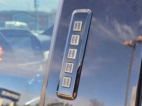 Used 2022 Ford F250 Lariat w/ Black Appearance Package image 12