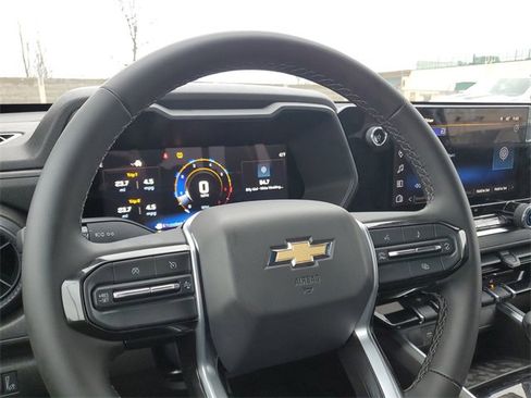 Used 2025 Chevrolet Colorado W/T w/ WT Custom Package image 11