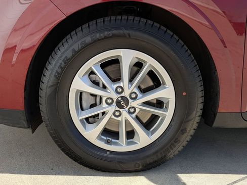 Used 2023 Kia Carnival LX FWD image 31