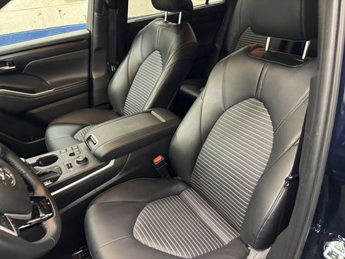 Used 2025 Toyota Highlander XSE AWD/4WD image 36