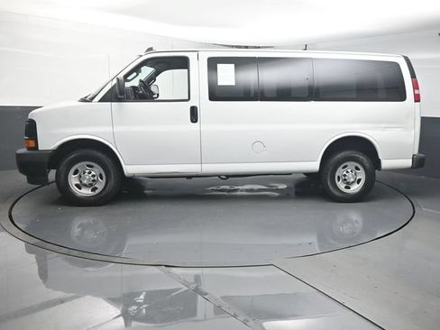 Used 2017 Chevrolet Express 2500 RWD image 5