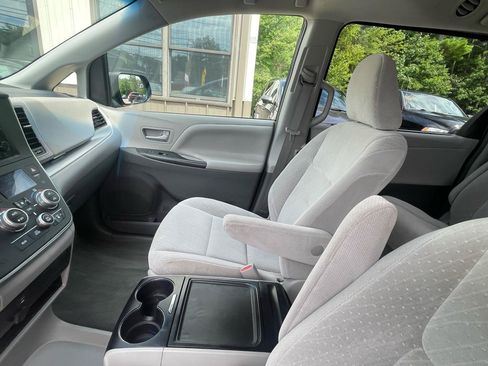 Used 2017 Toyota Sienna LE FWD image 15