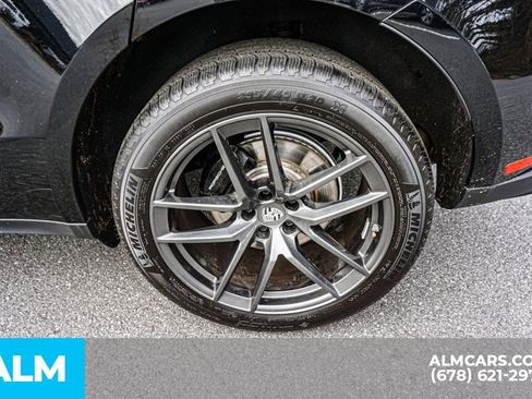 Used 2023 Porsche Macan Turbo image 17