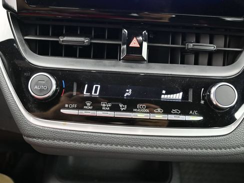 Used 2024 Toyota Corolla SE w/ SE Convenience Package FWD image 15