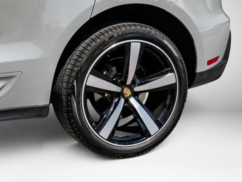 Used 2024 Porsche Macan AWD/4WD image 57