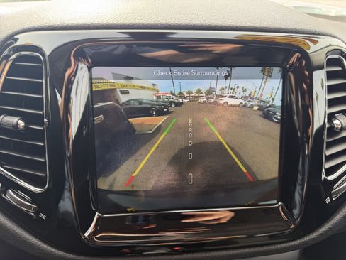 Used 2020 Jeep Compass Latitude FWD image 27