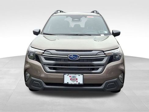 Used 2025 Subaru Forester Premium image 2