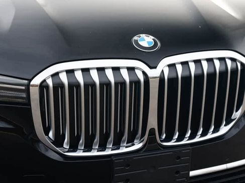 Used 2020 BMW X7 xDrive40i w/ Cold Weather Package image 9