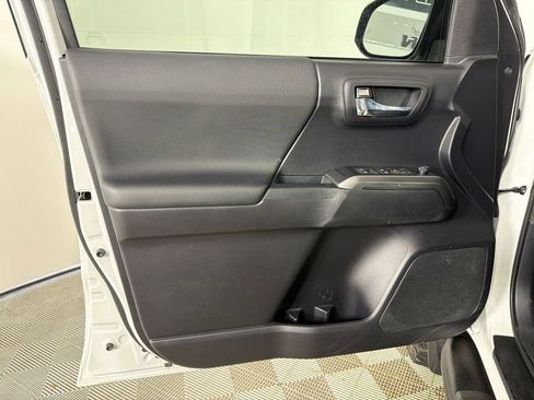 Used 2020 Toyota Tacoma TRD Off-Road w/ Technology Package image 10