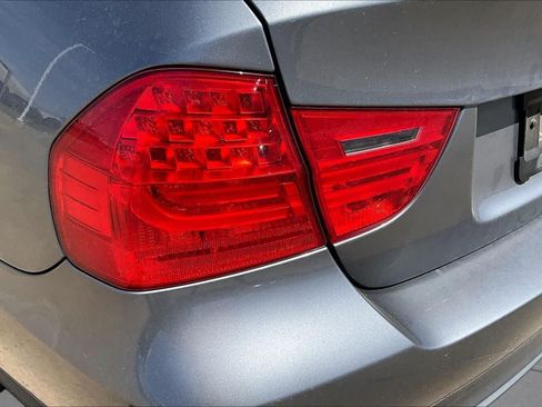 Used 2011 BMW 335i xDrive Sedan AWD/4WD image 26