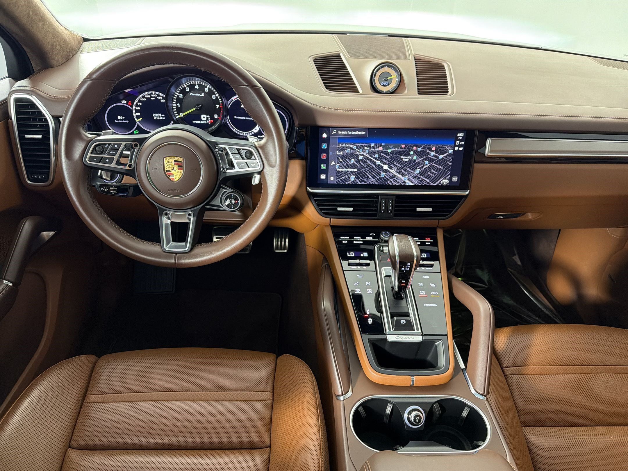 Certified 2022 Porsche Cayenne Turbo S AWD/4WD image 27