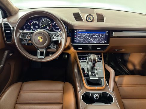 Certified 2022 Porsche Cayenne Turbo S AWD/4WD image 27