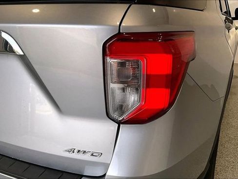 Used 2022 Ford Explorer XLT AWD/4WD image 28