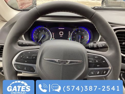 Used 2024 Chrysler Pacifica Touring-L image 36