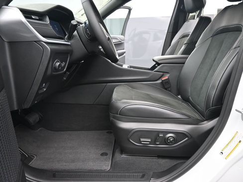 New 2025 Jeep Grand Cherokee Altitude image 10