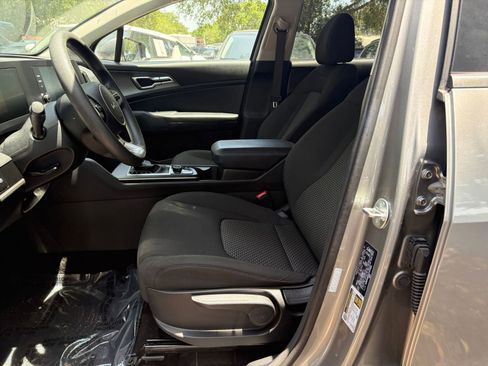 Used 2025 Kia Sportage LX FWD image 24