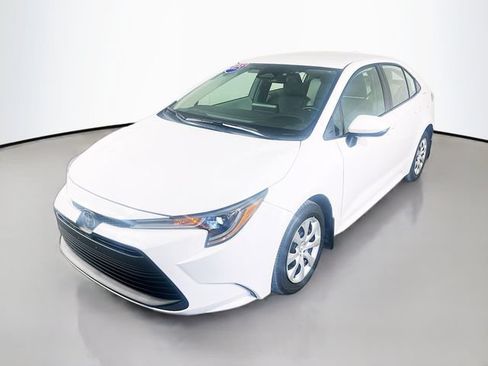 Used 2025 Toyota Corolla LE FWD image 4