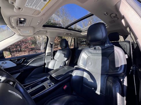 Used 2020 Lincoln Aviator Reserve w/ Equipment Group 202A image 9