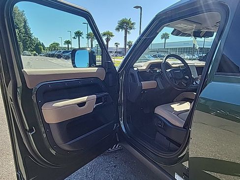 New 2026 Land Rover Defender 110 X-Dynamic SE AWD/4WD image 9