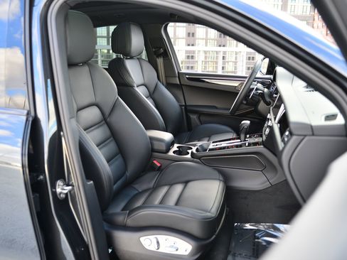 Certified 2026 Porsche Macan AWD/4WD image 21