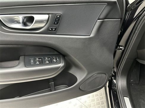 Used 2025 Volvo XC60 B5 Core image 13