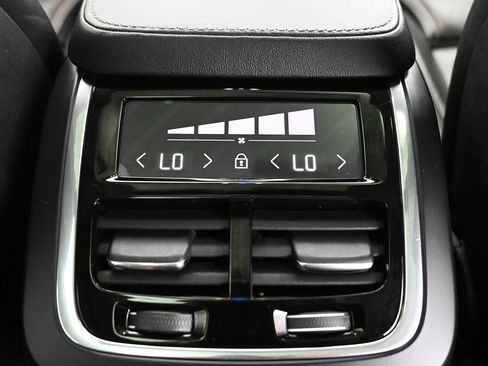 Used 2022 Volvo XC90 T6 Inscription w/ Advanced Package image 30