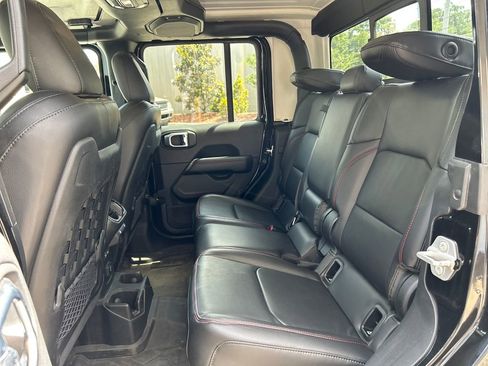 Used 2023 Jeep Gladiator Rubicon AWD/4WD image 13