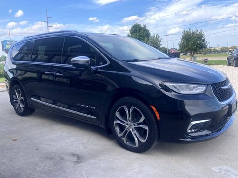 Used 2022 Chrysler Pacifica Pinnacle AWD/4WD image 4