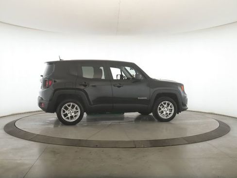 Used 2023 Jeep Renegade Latitude AWD/4WD image 6