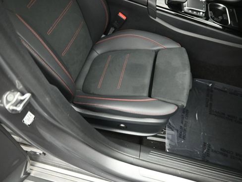 Used 2022 Mercedes-Benz CLA 250 4MATIC image 32