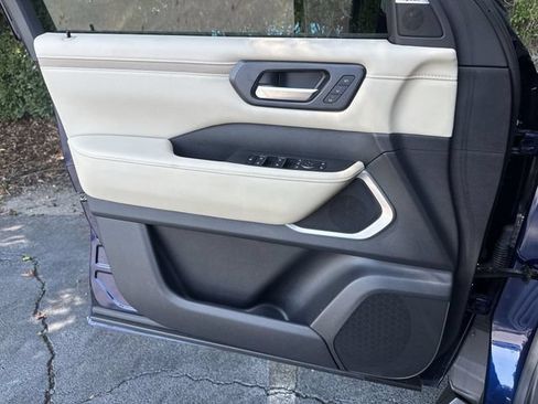 Certified 2025 Nissan Armada Platinum AWD/4WD image 29