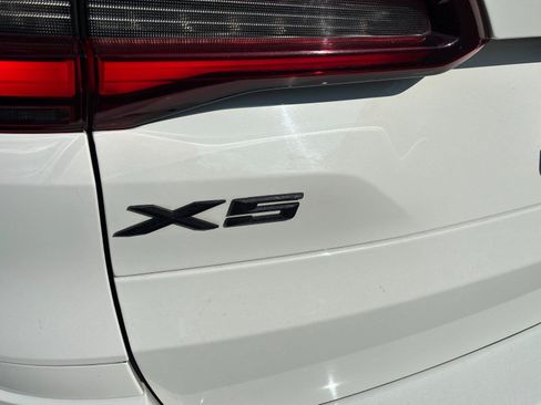 Used 2022 BMW X5 sDrive40i w/ M Sport Package RWD image 11
