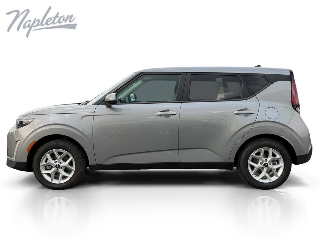 Used 2025 Kia Soul LX w/ LX Technology Package FWD image 2
