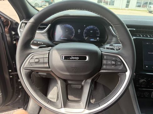 Used 2024 Jeep Grand Cherokee Altitude AWD/4WD image 10