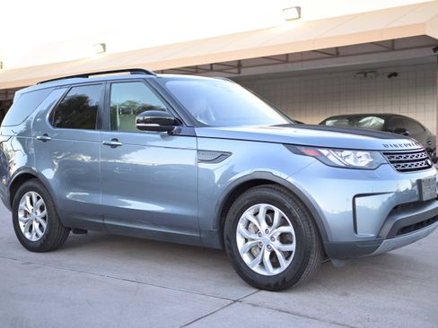 Used 2018 Land Rover Discovery SE image 4