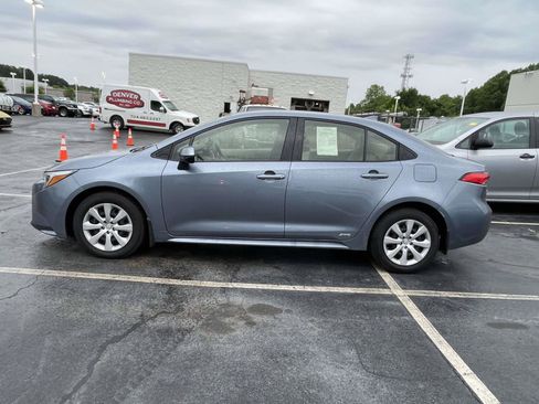 Used 2024 Toyota Corolla LE AWD/4WD image 7