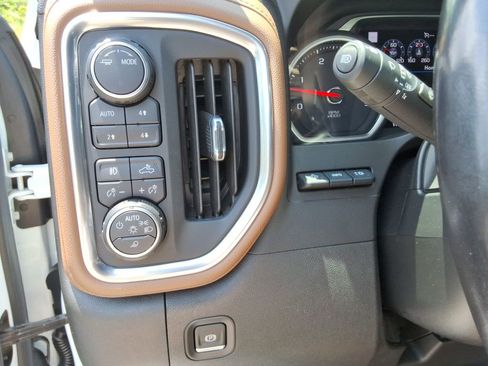 Used 2020 Chevrolet Silverado 2500 High Country w/ Z71 Off-Road Package AWD/4WD image 39