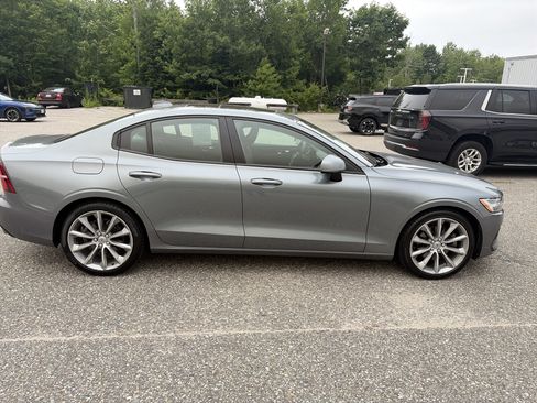 Used 2020 Volvo S60 T5 Momentum w/ Protection Package FWD image 4