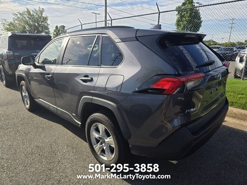 Used 2021 Toyota RAV4 LE AWD/4WD image 4