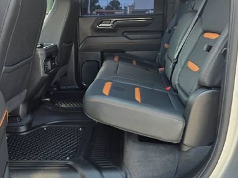 Used 2025 GMC Sierra 2500 AT4 w/ AT4 Premium Plus Package AWD/4WD image 11